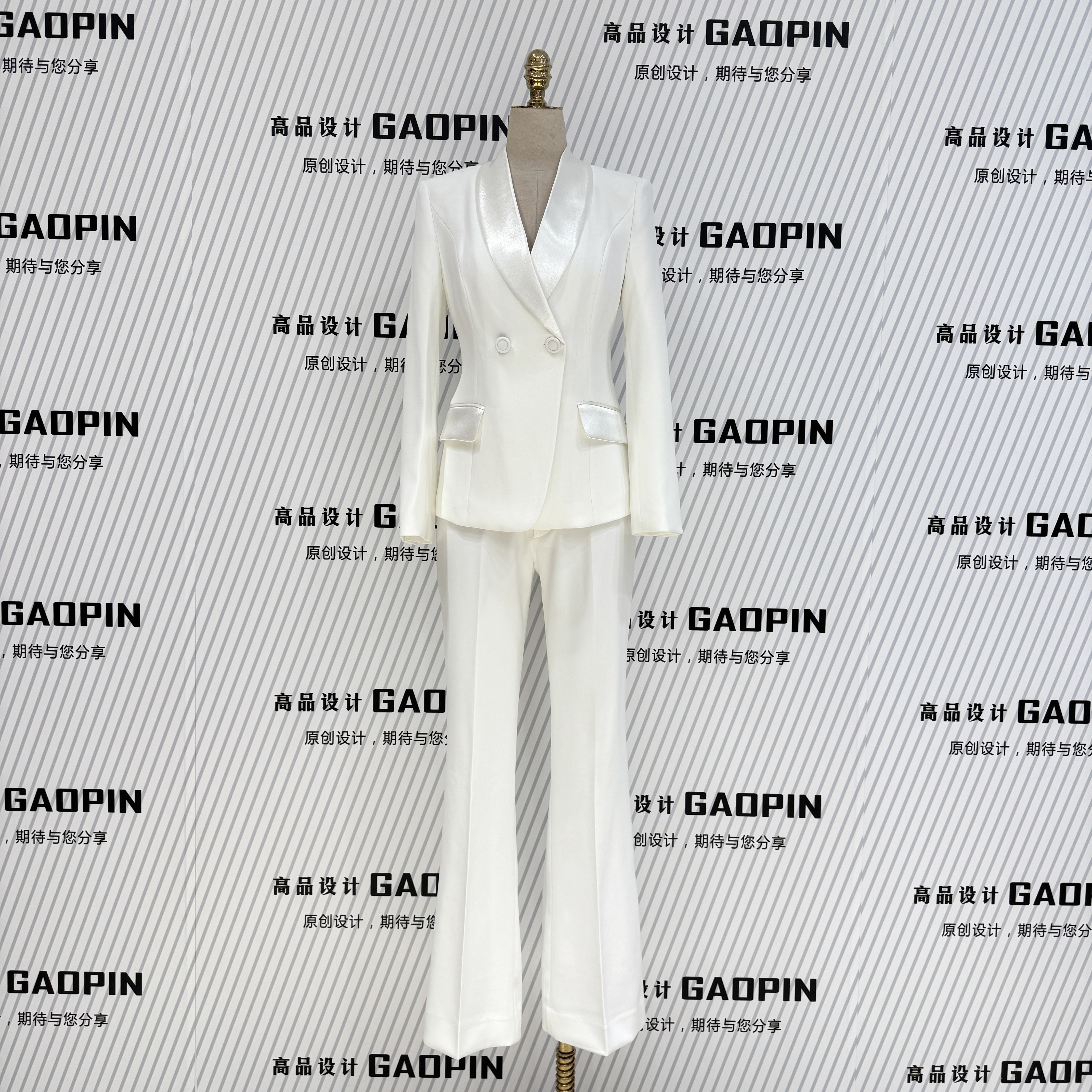 新款小个子白色西服套装女喇叭裤修身气质韩版收腰短款小西装礼服