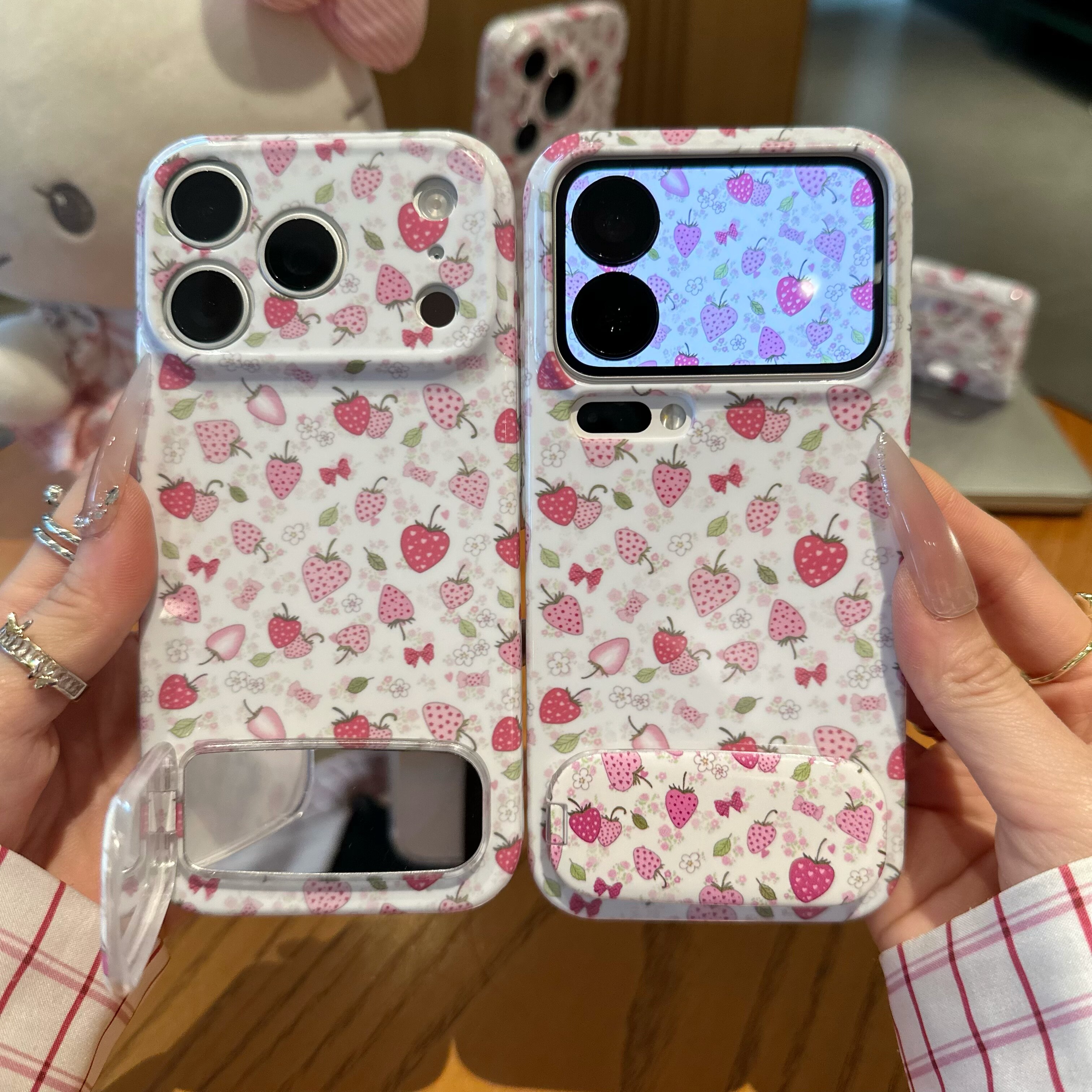 满屏草莓适用iPhone17promax手机壳苹果13菲林15华为mate70趣味vivos30小米15支架opporeno14红米k90荣耀500