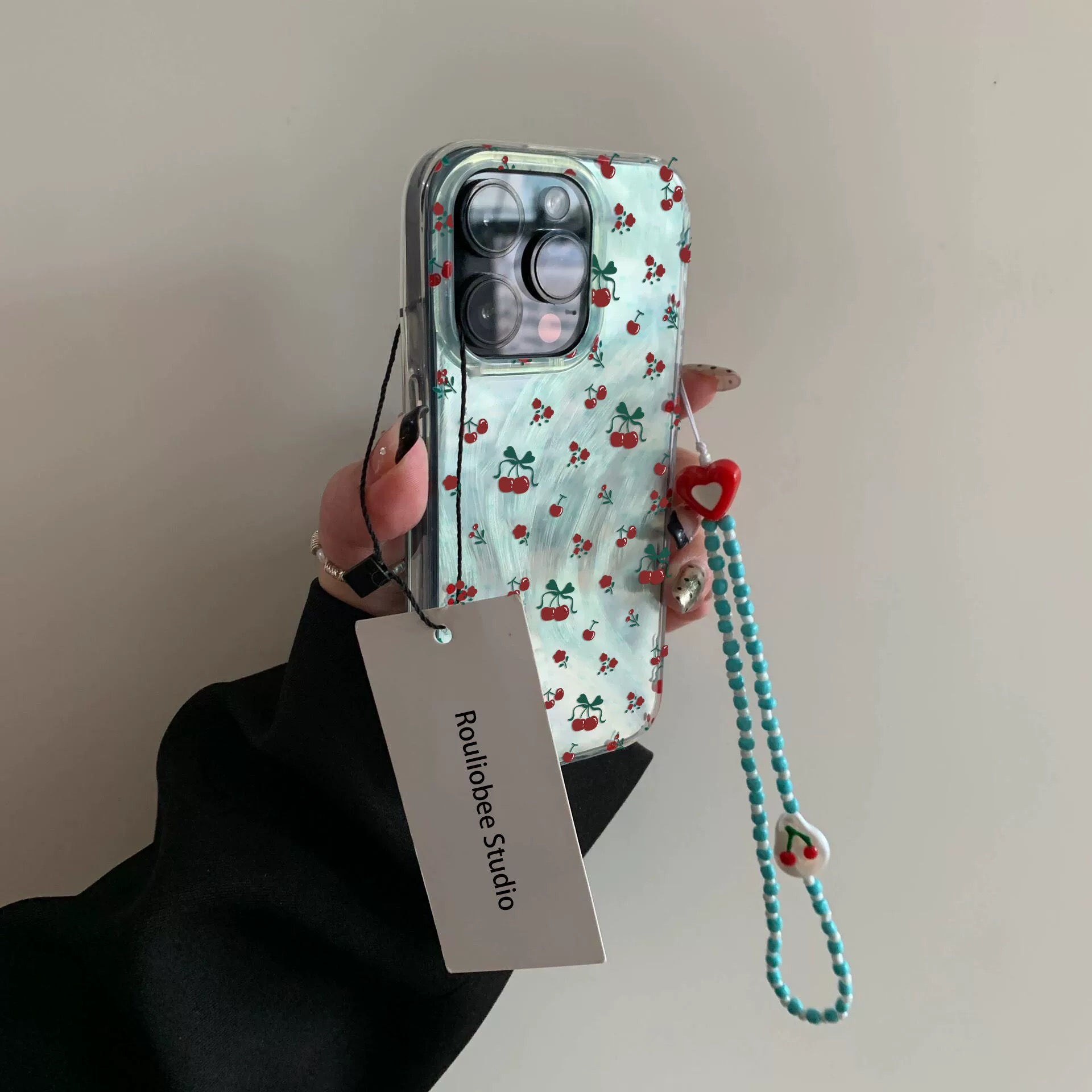 樱桃碎花适用苹果15promax手机壳iPhone16pro手链p70华为mate60新款vivo小米14红米note13荣耀oppo12羽纱11女