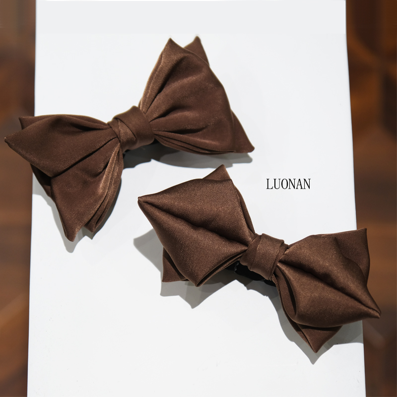 罗楠马蹄莲花苞鱼尾沙砾色领结