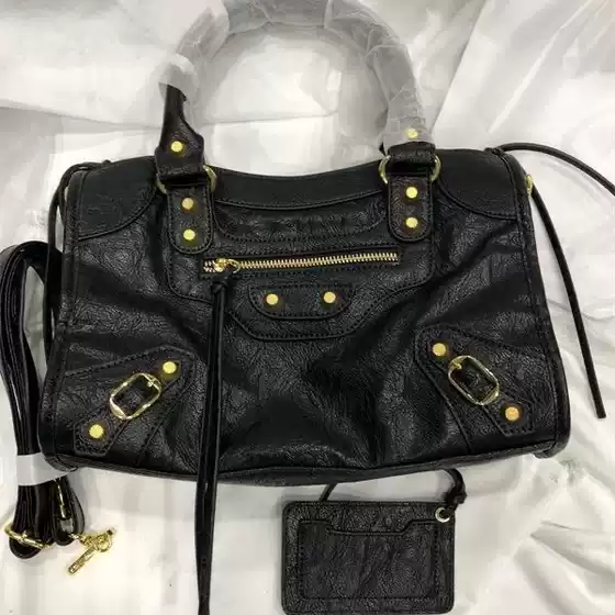 2026 New Niche Design High-End Studded Biker Bag Fashionable Commuter Shoulder Crossbody Bag Handbag for Women