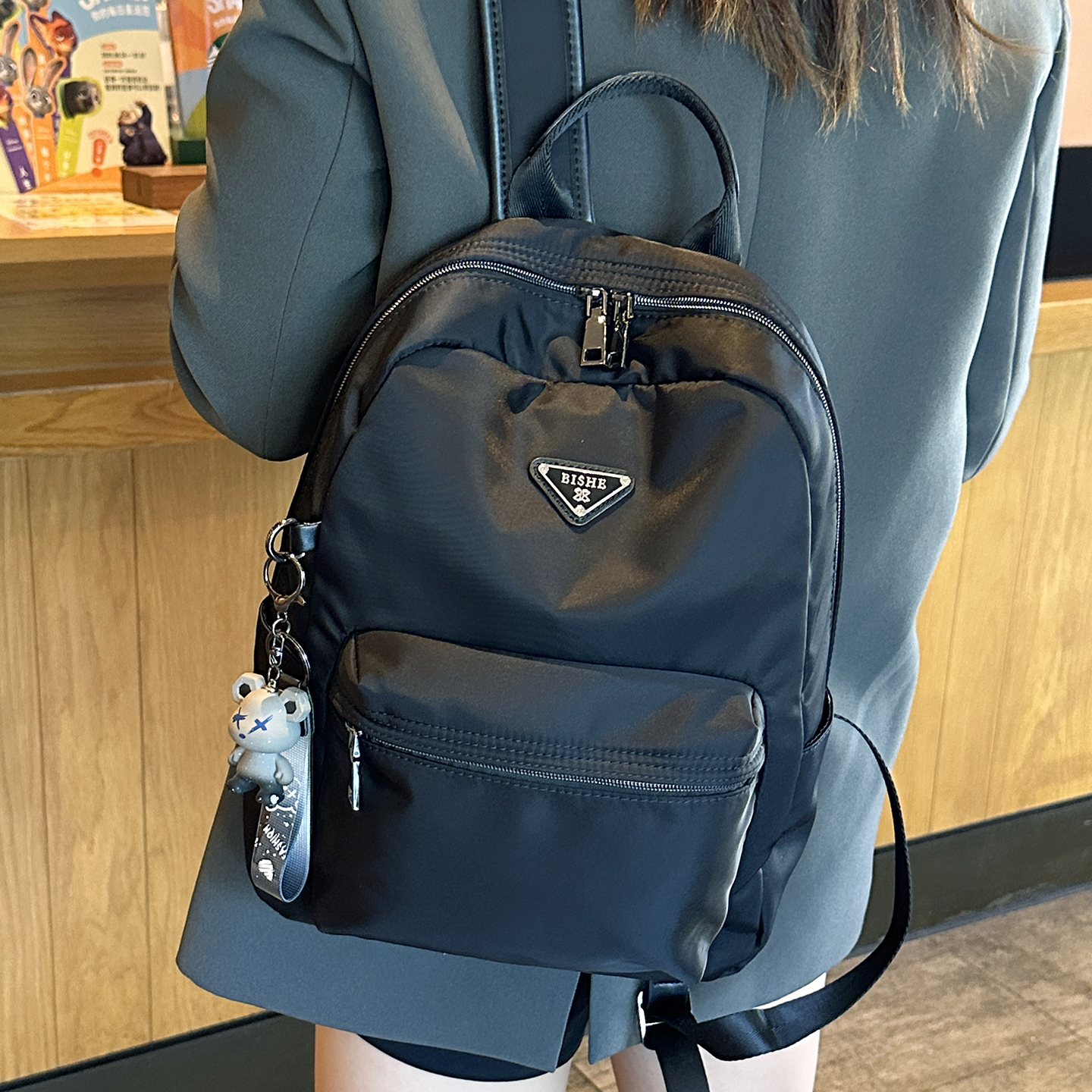 2025新款时尚上班通勤双肩包