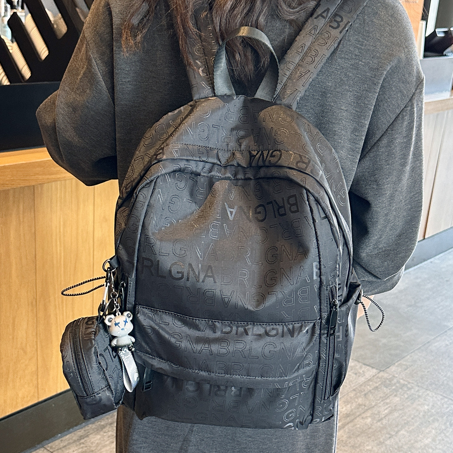 2026新款字母牛津布徒步超轻便电脑双肩包女防水外出大背包登山包,箱包皮具/热销女包/男包,双肩背包,淘宝优惠券,粉丝福利购,淘宝优惠卷