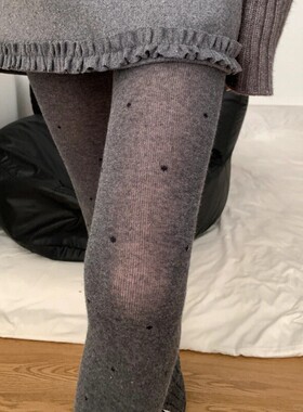 波点裤袜你是懂秋冬的… 好miu～秋冬高级感的灰色系穿搭很难不爱