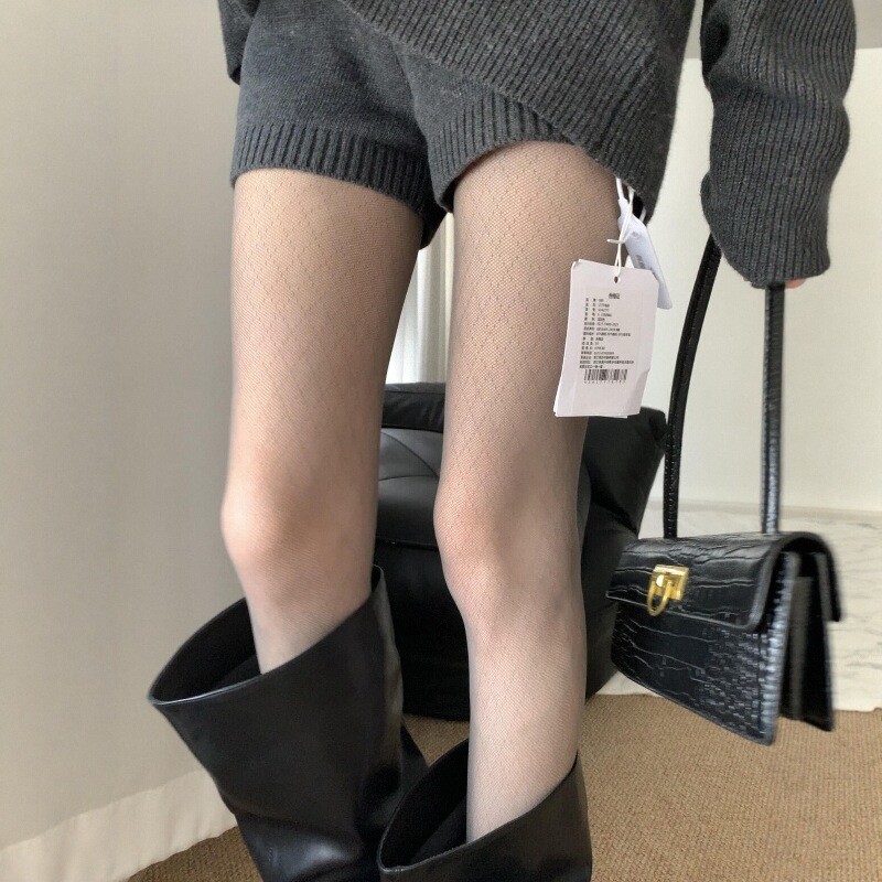 透肤灰丝+菱格纹~这组合一听就写着“高级”两字！慵懒老钱风拉满