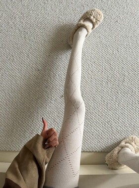 好乖！奶白菱格纹好出片！冬日初雪氛围连裤袜~上身真嘟太温柔啦~