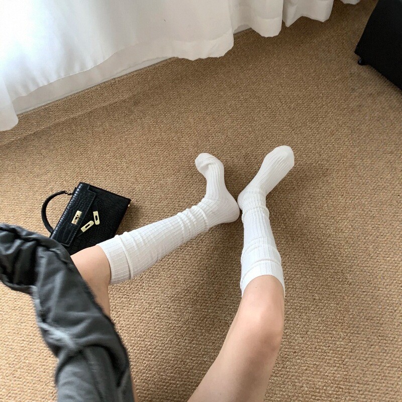 这双堆堆袜真的没有对手!miu系微压竖纹中筒袜小腿袜 真的好显瘦