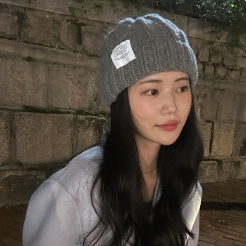 日系ins针织麻花灰色毛线帽子女秋冬保暖复古显脸小贴布学生冷帽