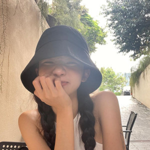 不会过时的显脸小黑色水桶帽