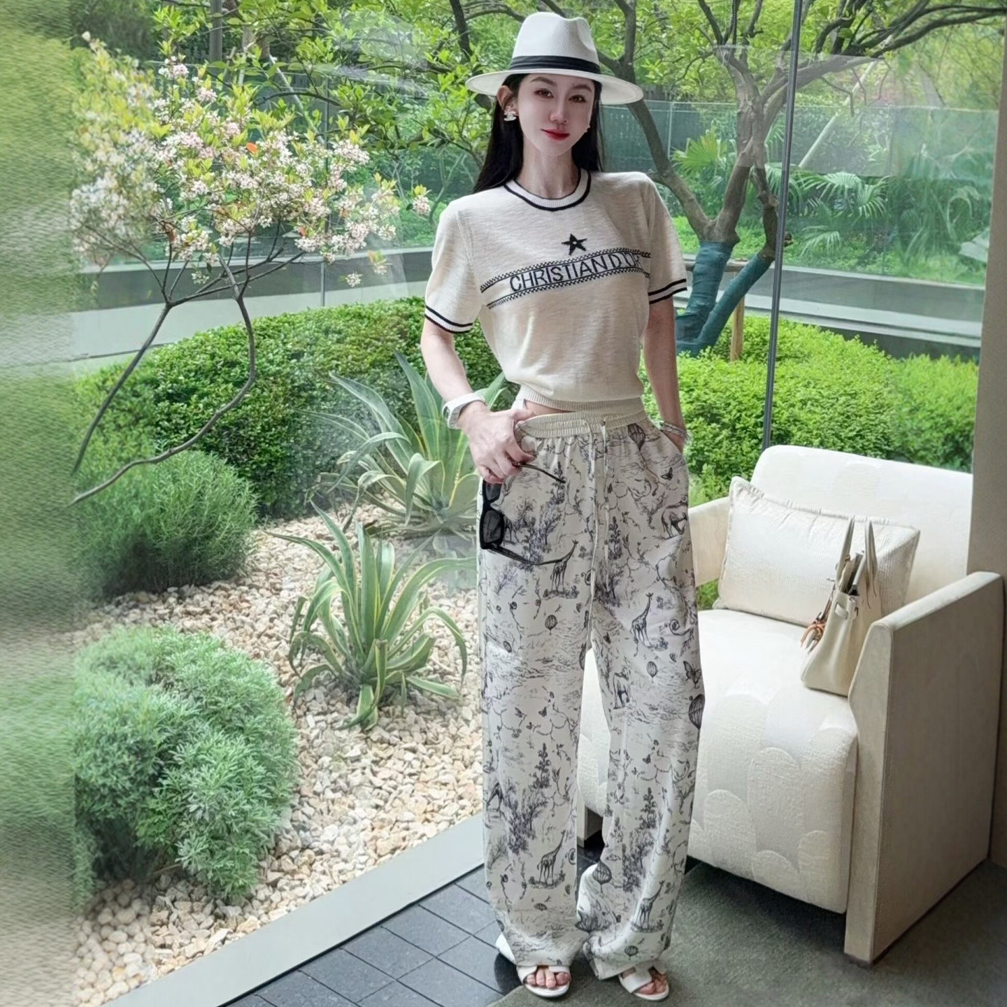 松弛韩风丝滑慵懒长颈鹿老花印花休闲阔腿裤女减龄高级感宽松长裤