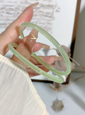 「青苹果绿」玉髓细条玛瑙叮当镯