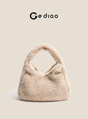 格调studio复古秋冬纯色简约羊羔毛包包2024爆款超火手提水桶包包