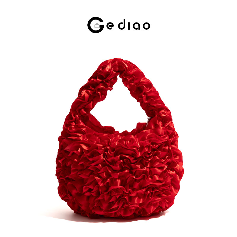 花瓣褶皱红色包包轻奢小众高级感