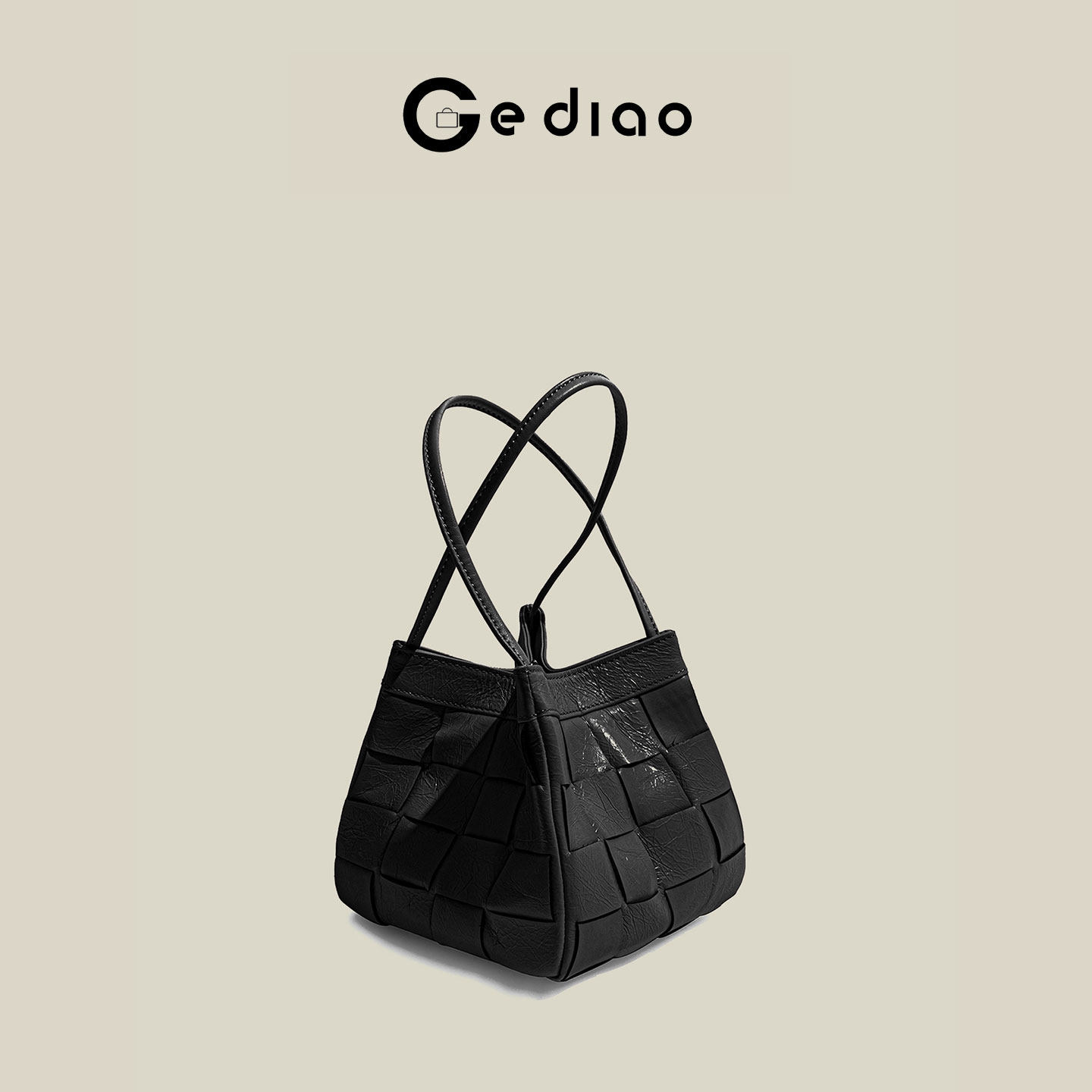 头层牛皮轻奢女包2025冬季水桶包