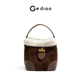 格调studio复古羊羔毛拼接麂皮包包2025冬季水桶包通勤单肩斜挎包