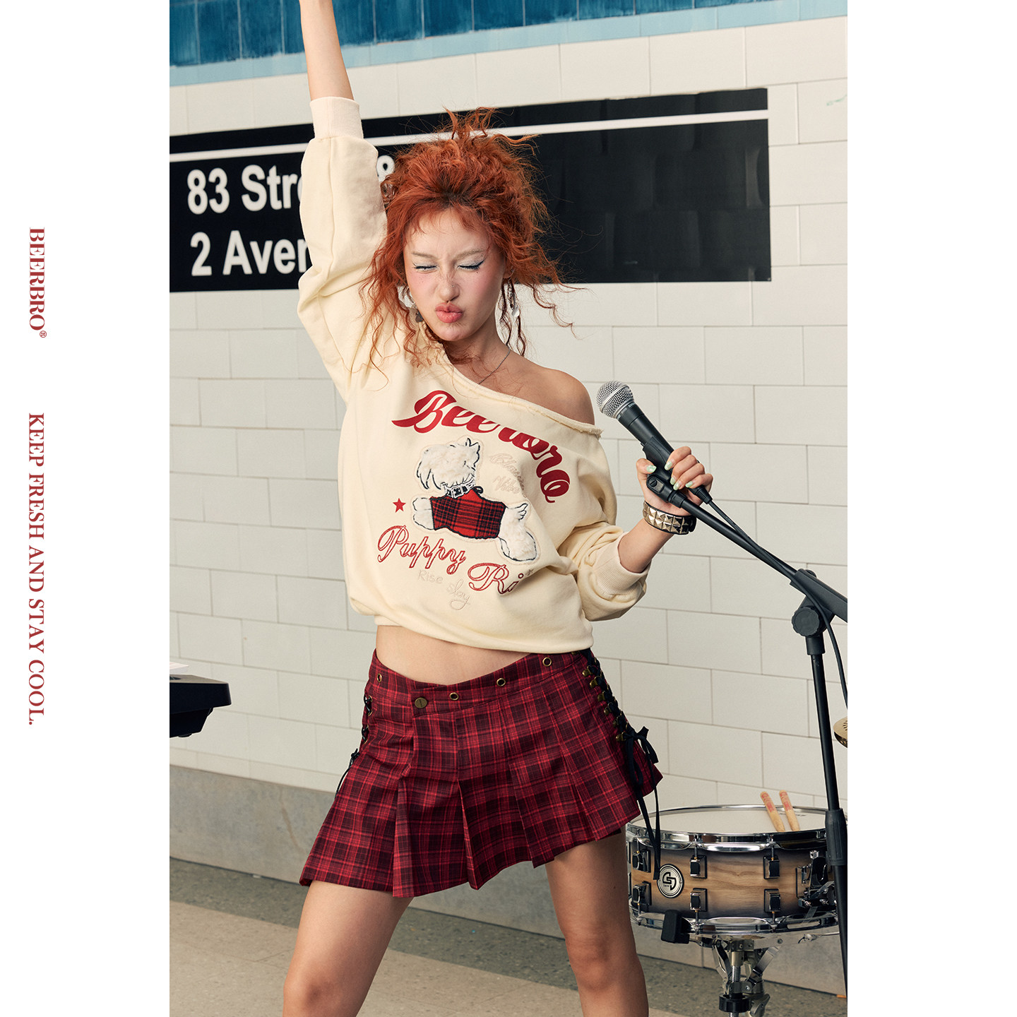 BeerBro 『摇滚学院』舒适全棉朋克毛绒小狗贴布绣露肩短款卫衣,女装/女士精品,卫衣/绒衫,淘宝优惠券,粉丝福利购,淘宝优惠卷