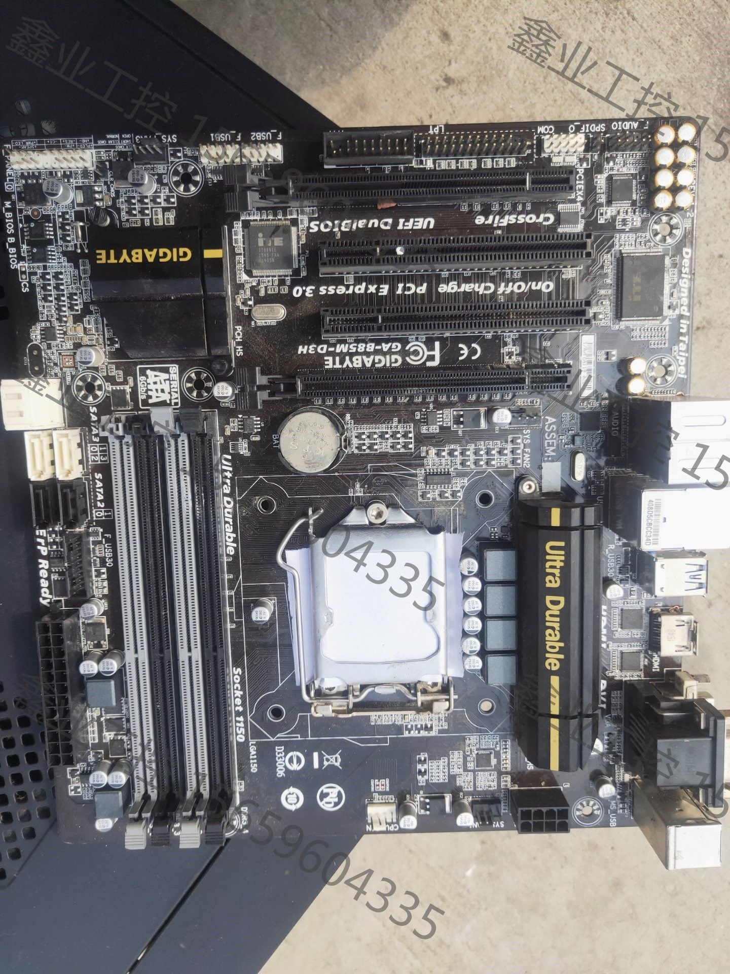 技嘉ga-b85m-d3h主板,无挡板,测试正常,内存卡扣断