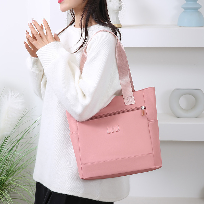 时尚简约尼龙布大容量单肩包