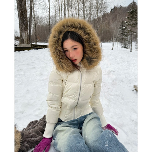 ASSAULT aw25 易梦玲同款拆卸袖子短款修身毛领羽绒服 黑色/米白