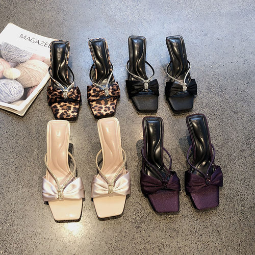 褶皱一字带水钻方头露趾凉拖鞋女