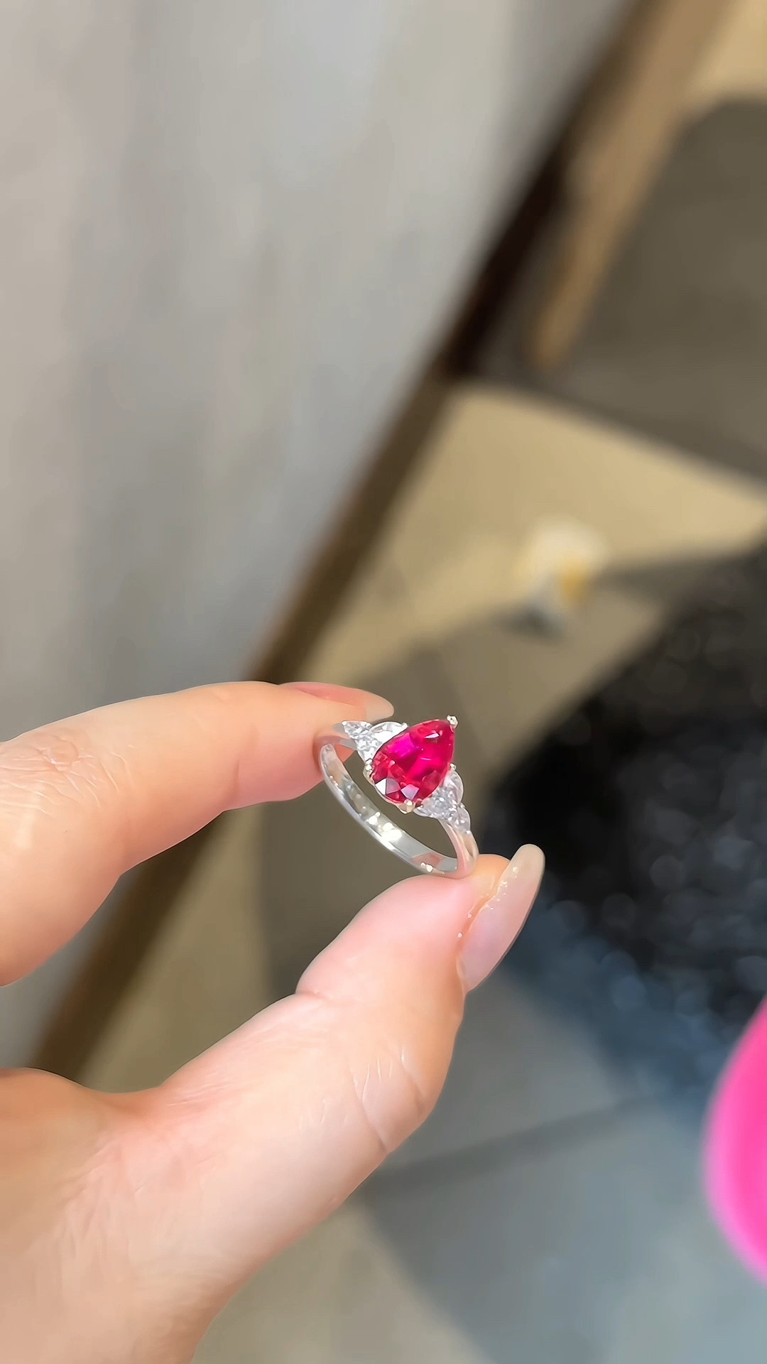 天然鸽血红卢比莱碧玺戒指18k金镶嵌粉钻全净玻璃体经典款ins风