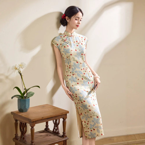 新中式旗袍2026新款女夏季草莓印花改良年轻款日常可穿国风连衣裙
