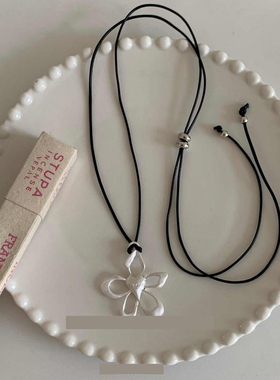 韩国ins博主镂空花朵黑绳抽拉可调节项链简约百搭简约气质长款链