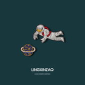 太空探索者宇航员胸针设计感小众衣服别针配饰手工刺绣背包装 饰品