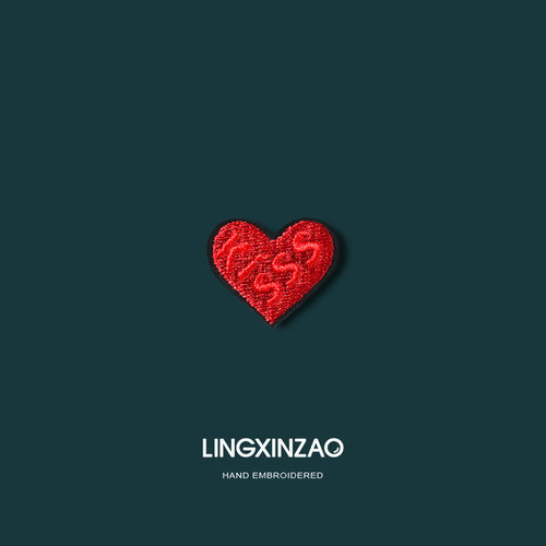 布艺卡通kiss爱心胸针