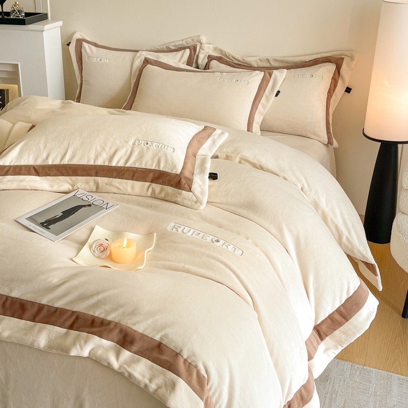 新款高端超厚牛奶绒四件套冬季绣花宽边云芙绒简约珊瑚绒被套床单