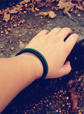 硅胶权志龙佩戴糖果色手环gd同款