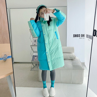 原创设计2024年冬薄荷绿蓝拼色撞色宽松白鸭绒长羽绒服外套