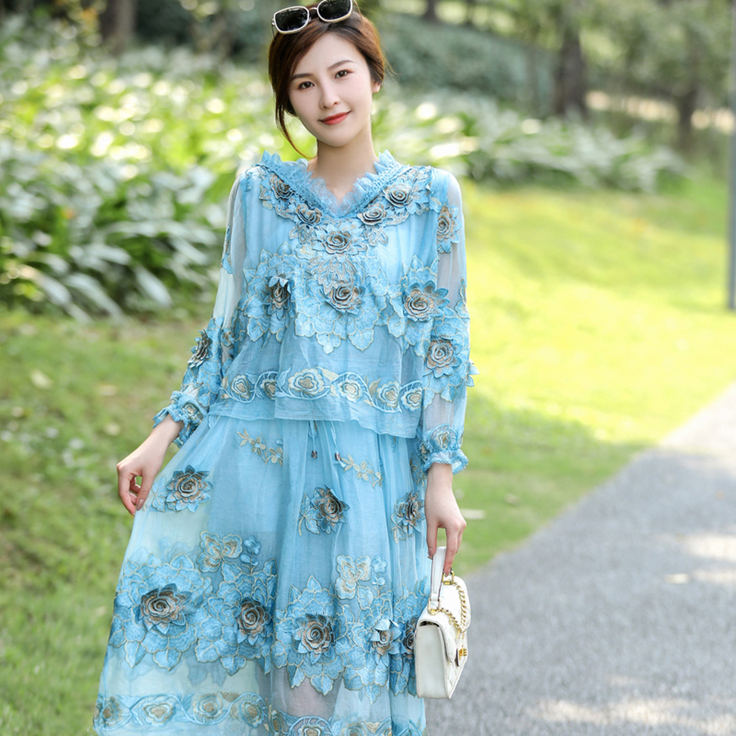 连衣裙2025新款女复古蓝色夏季长袖大码胖mm宽松遮肉真丝绣花裙子