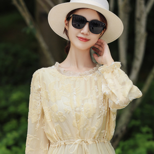 真丝绒拼接桑蚕丝连衣裙女年轻款高级感轻奢香槟色宽松收腰中长款