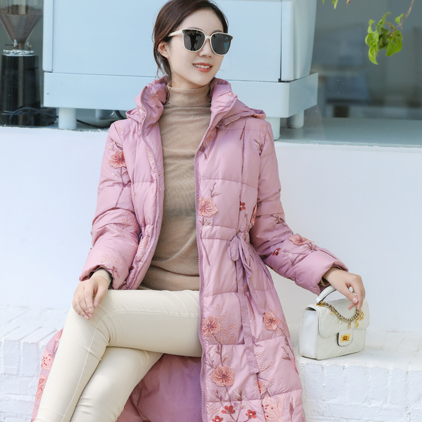 羽绒服女中长款过膝90白鸭绒高端立体花刺绣收腰洋气轻薄保暖外套