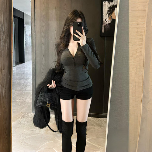 辣妹短款修身V领德绒打底衫
