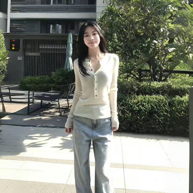 辣妹短款修身纽扣长袖T恤