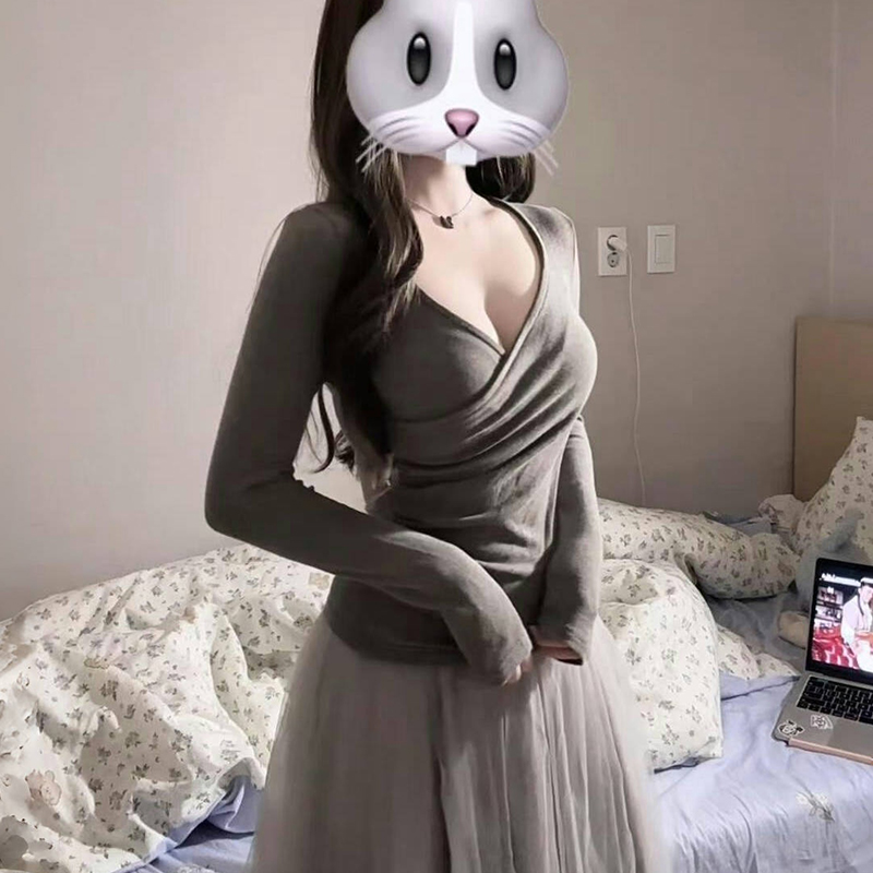 短款修身V领交叉德绒打底衫女