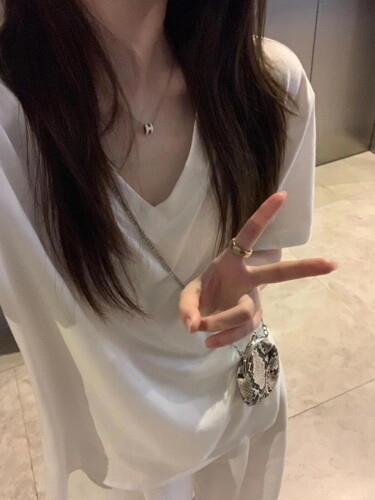 韩版宽松百搭V领纯棉短袖T恤