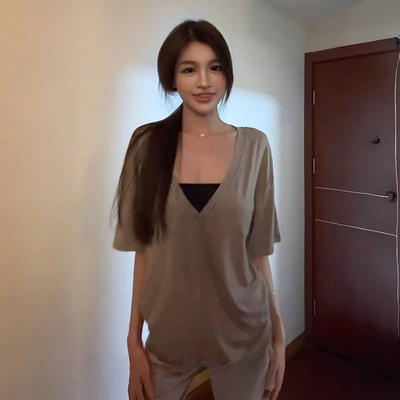 宽松显瘦大V领短袖T恤女