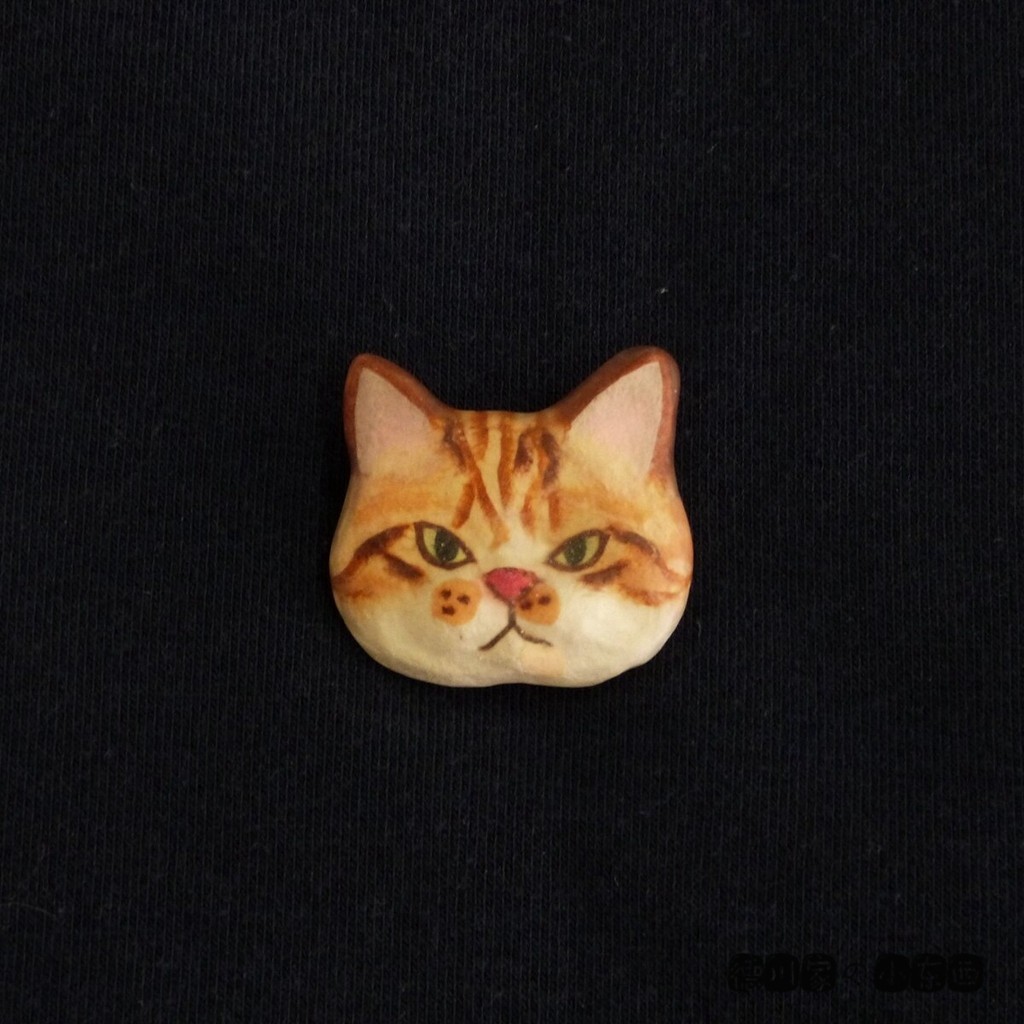 日本代购 匠人手工 瘪嘴黄猫咪脸 可爱 和纸陶器 胸针 别针 首饰