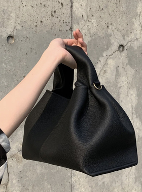 小众设计手提包女2025新款单肩斜挎饺子包高级感手拎云朵饭盒包女
