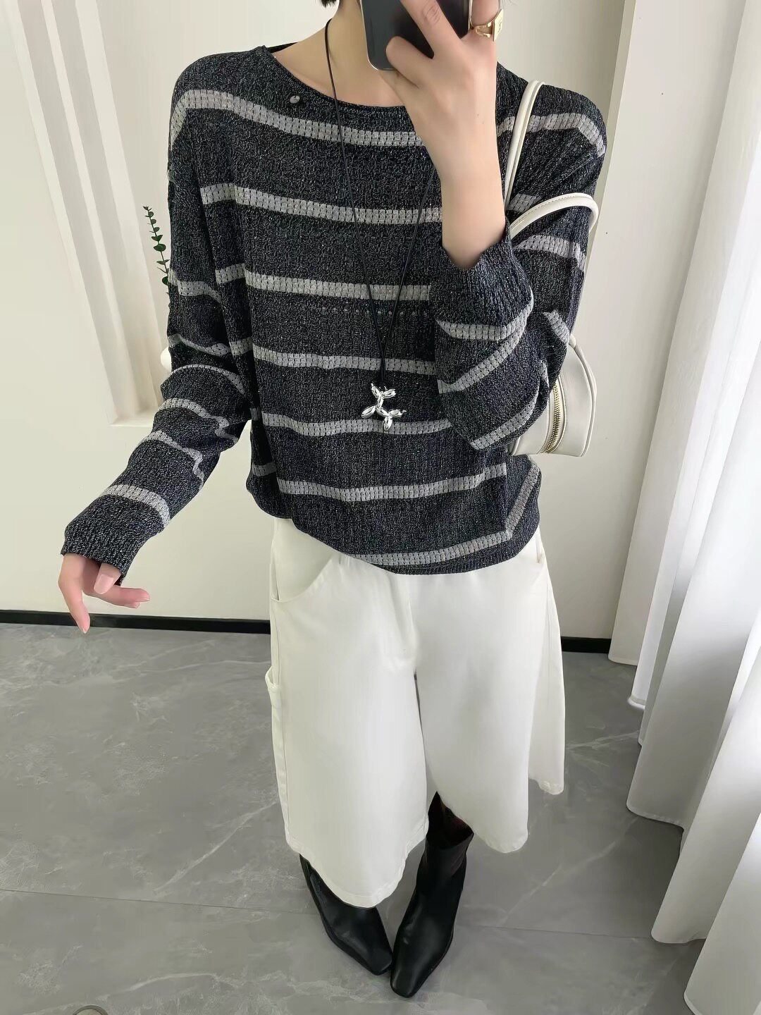 慵懒风条纹针织衫女2026早秋款圆领镂空亮片长袖百搭上衣lf77871
