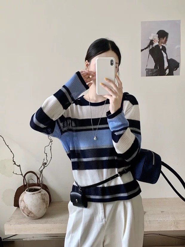 欧货细羊毛长袖秋季新款休闲百搭蓝色圆领条纹针织衫女装薄款毛衣