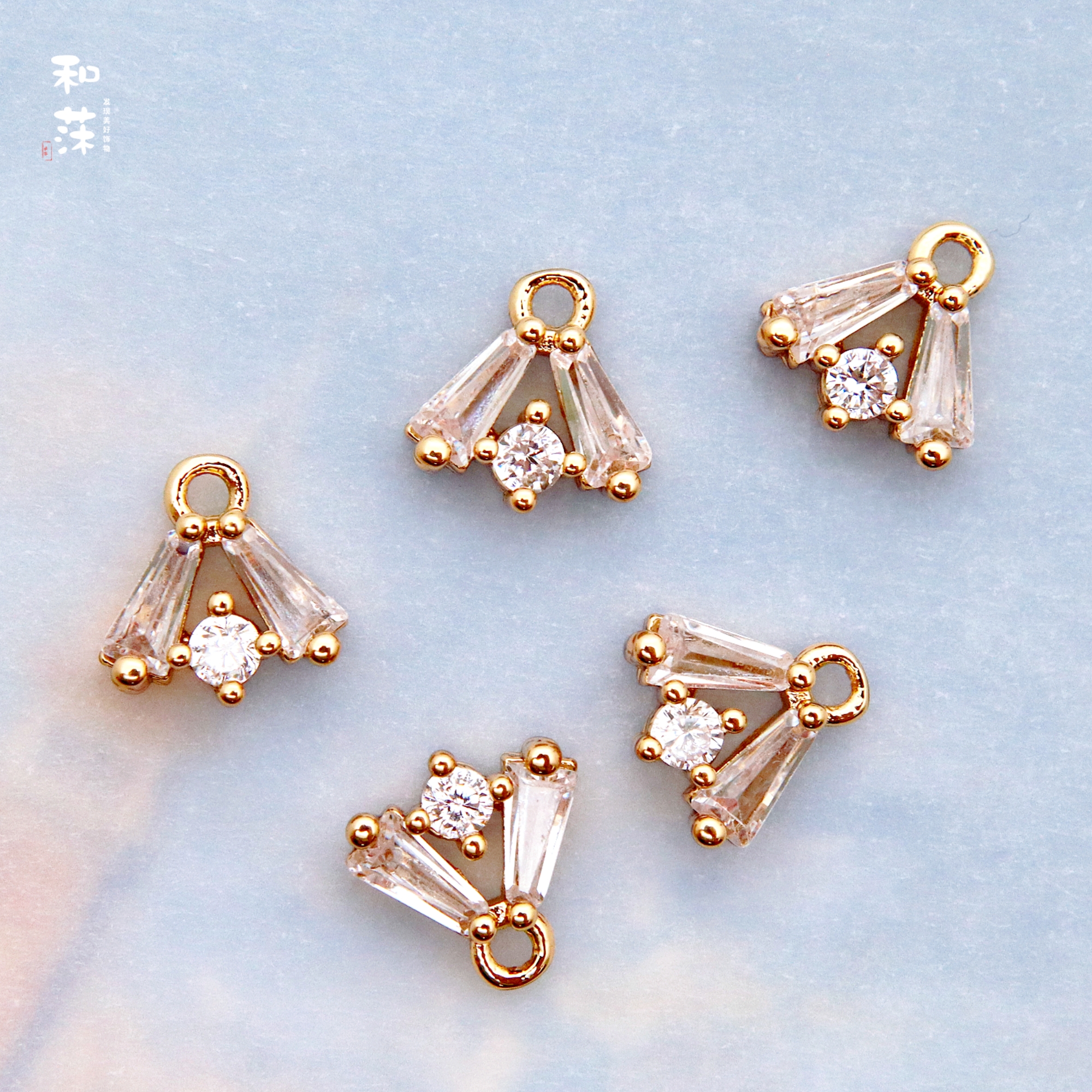 镀金嵌闪闪锆石扇形几何裙摆吊坠