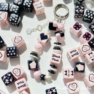 黑粉系亚克力正方马赛克爱心蝴蝶结英文手作diy手机链手链配件
