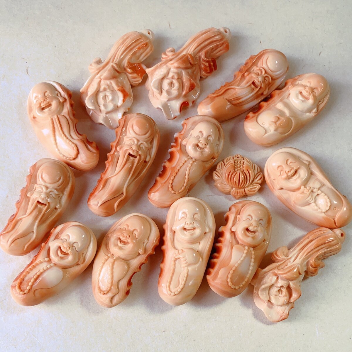 万宝螺雕刻弥勒佛寿星公白菜莲花挂件男女款毛衣链吊坠配饰