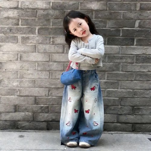 女童小马牛仔裤2026秋装新款休闲长裤弯刀裤阔腿裤刺绣时尚韩版潮