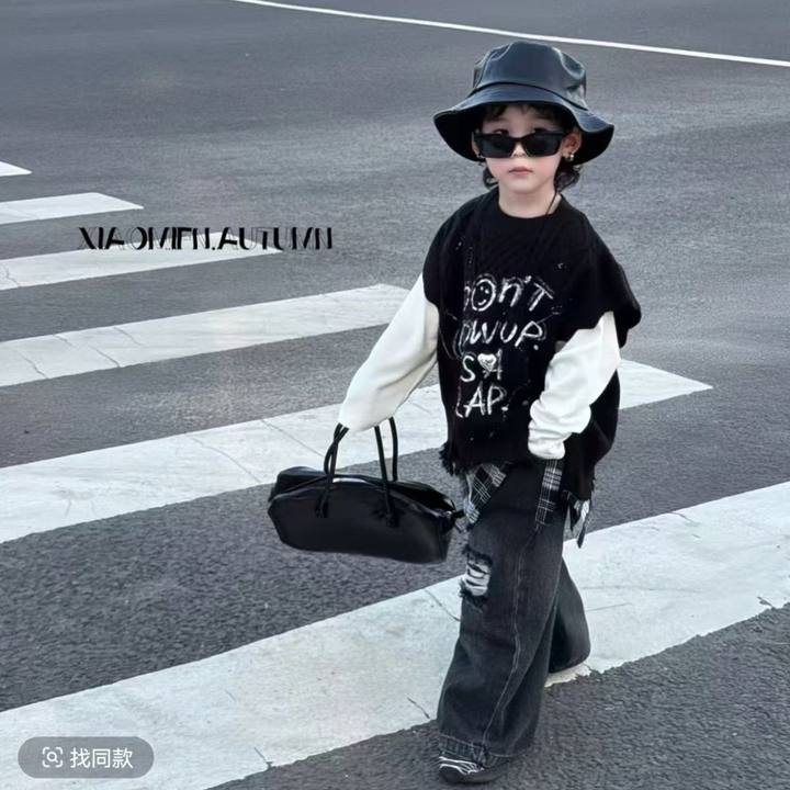 儿童新款2025套装韩版男童春秋马甲印花卫衣百搭破洞牛仔裤三件套