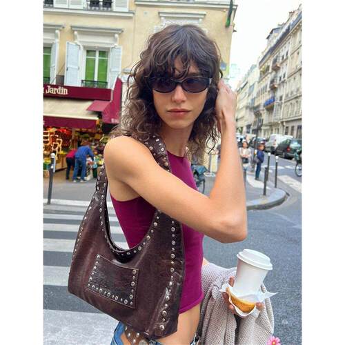 xzbag24新款复古铆钉装饰单肩包欧美机车风油蜡皮腋下手提包女